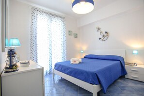 2 habitaciones, tabla de planchar con plancha, cuna de viaje y wifi 