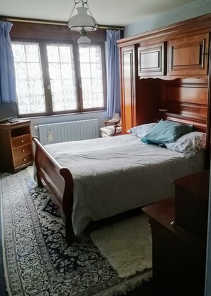 4 Schlafzimmer, Bügeleisen/Bügelbrett, kostenloses WLAN, Bettwäsche