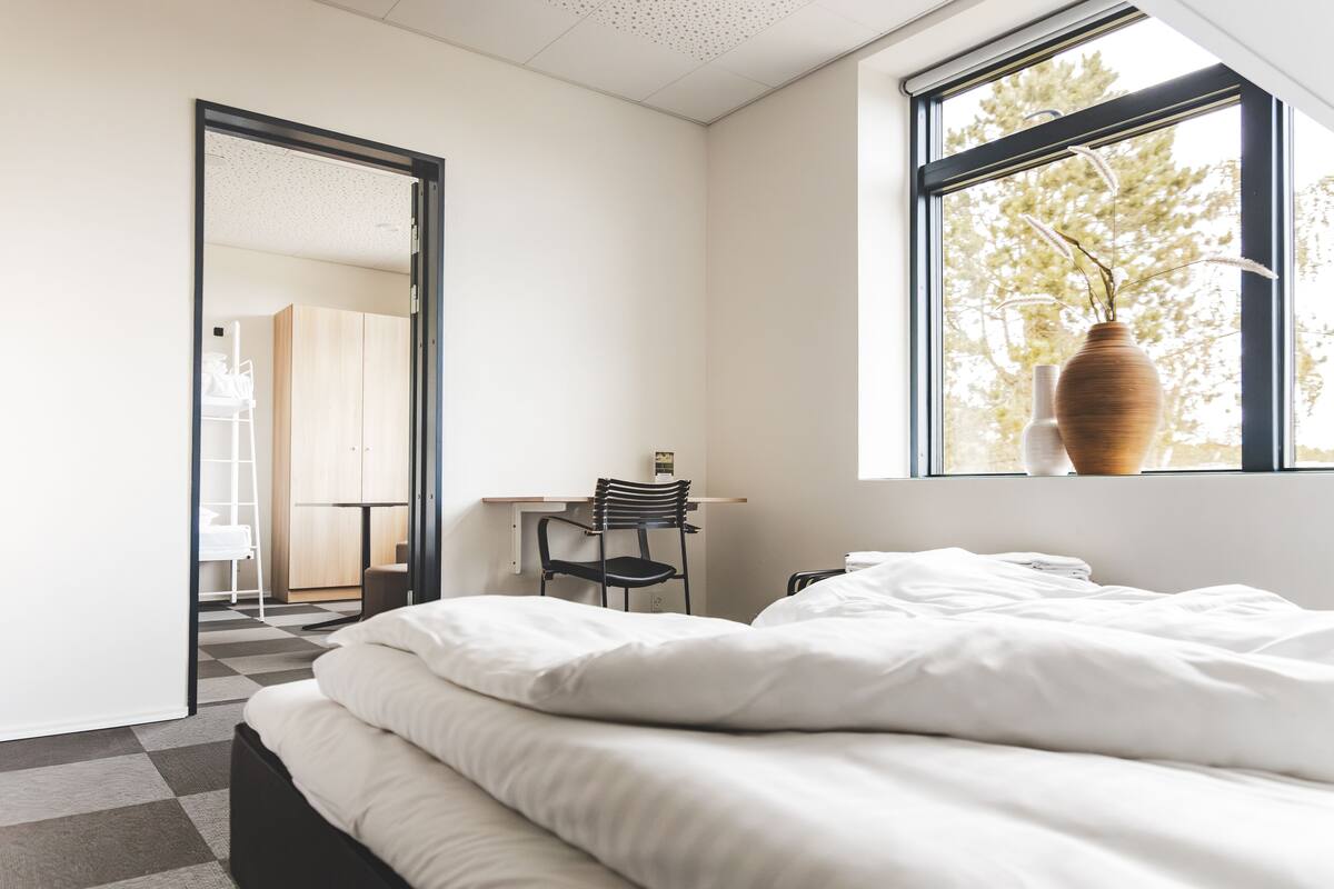 family room | 2 bedrooms, individually decorated, desk, soundproofing