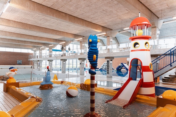 2 indoor pools, outdoor pool, sun loungers, lifeguards on site