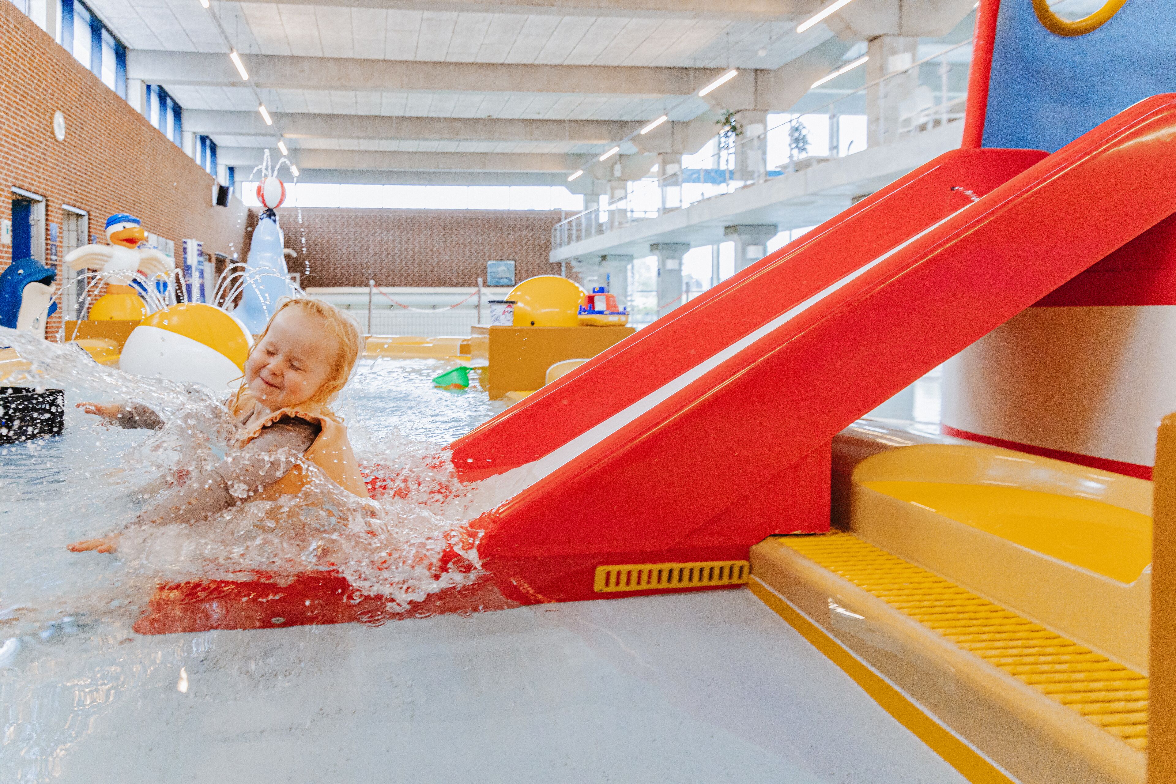 2 indoor pools, outdoor pool, sun loungers, lifeguards on site