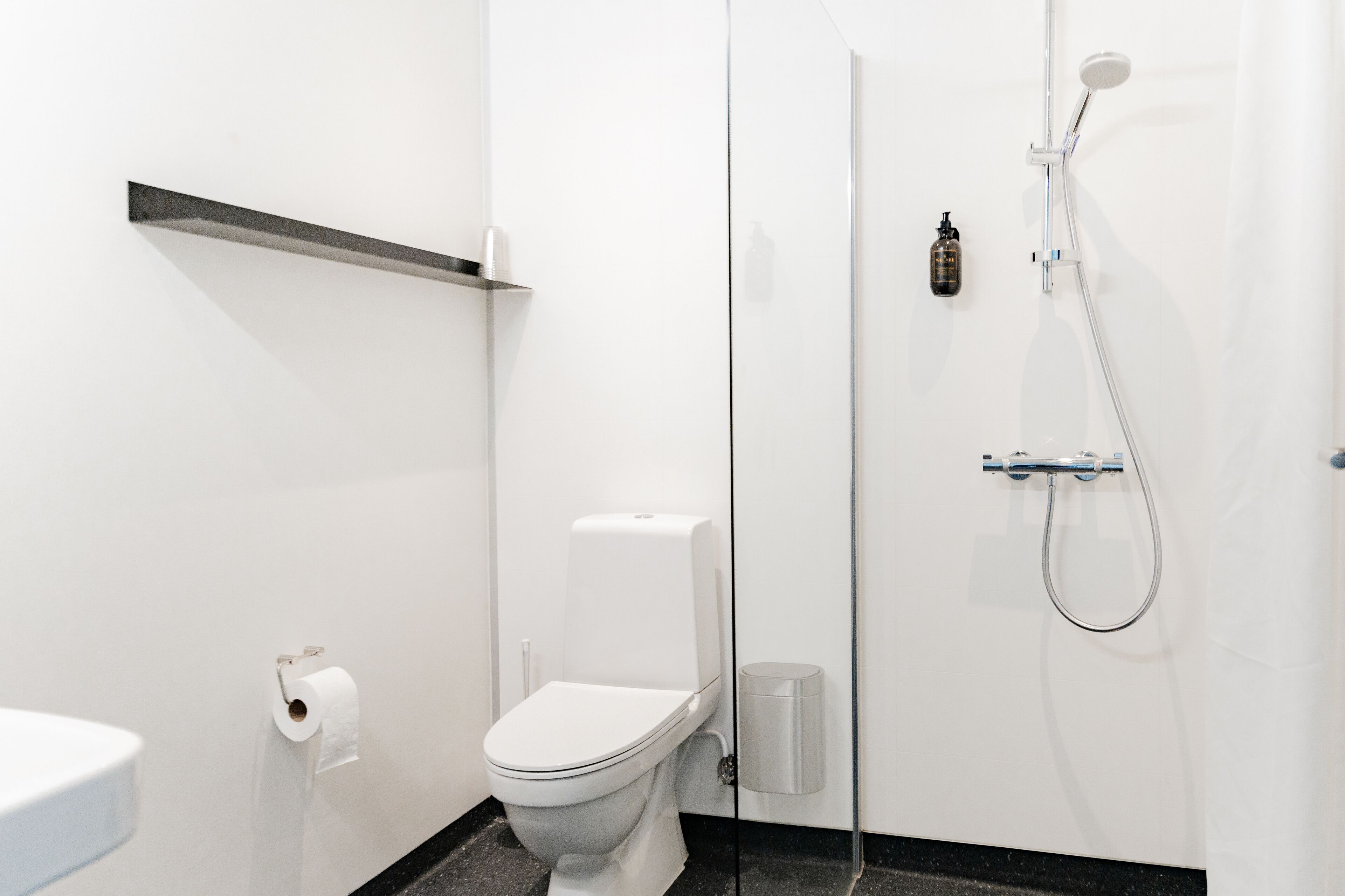 shower, towels, soap, shampoo