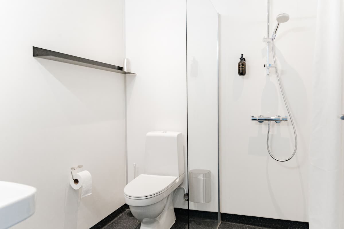 shower, towels, soap, shampoo