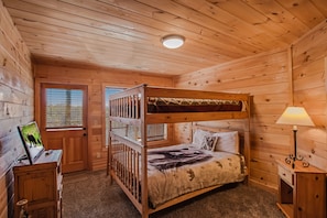 5 bedrooms, free WiFi, bed sheets