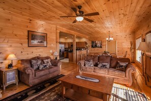 TV, fireplace, video games - Rocky Top View: Mountain Views! Home theater, Game Room, Spacious, Luxury, close to Attrractions! (Sevierville)