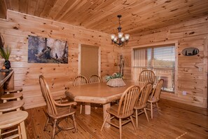 Dining - Rocky Top View: Mountain Views! Home theater, Game Room, Spacious, Luxury, close to Attrractions! (Sevierville)