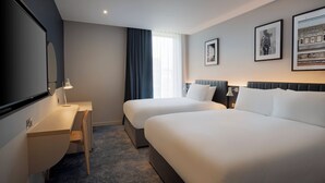 A hotel room with two beds, a desk, a chair, and a TV. - Leonardo Hotel Bristol City (Bristol)