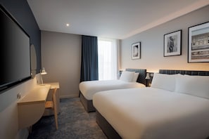 A hotel room with two beds, a desk, a chair, and a TV. - Leonardo Hotel Bristol City (Bristol)