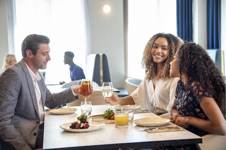 Dining. Leonardo Hotel Bristol City