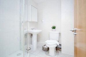 Bathroom - WelcomeStay Vauxhall two bed apartment (London)