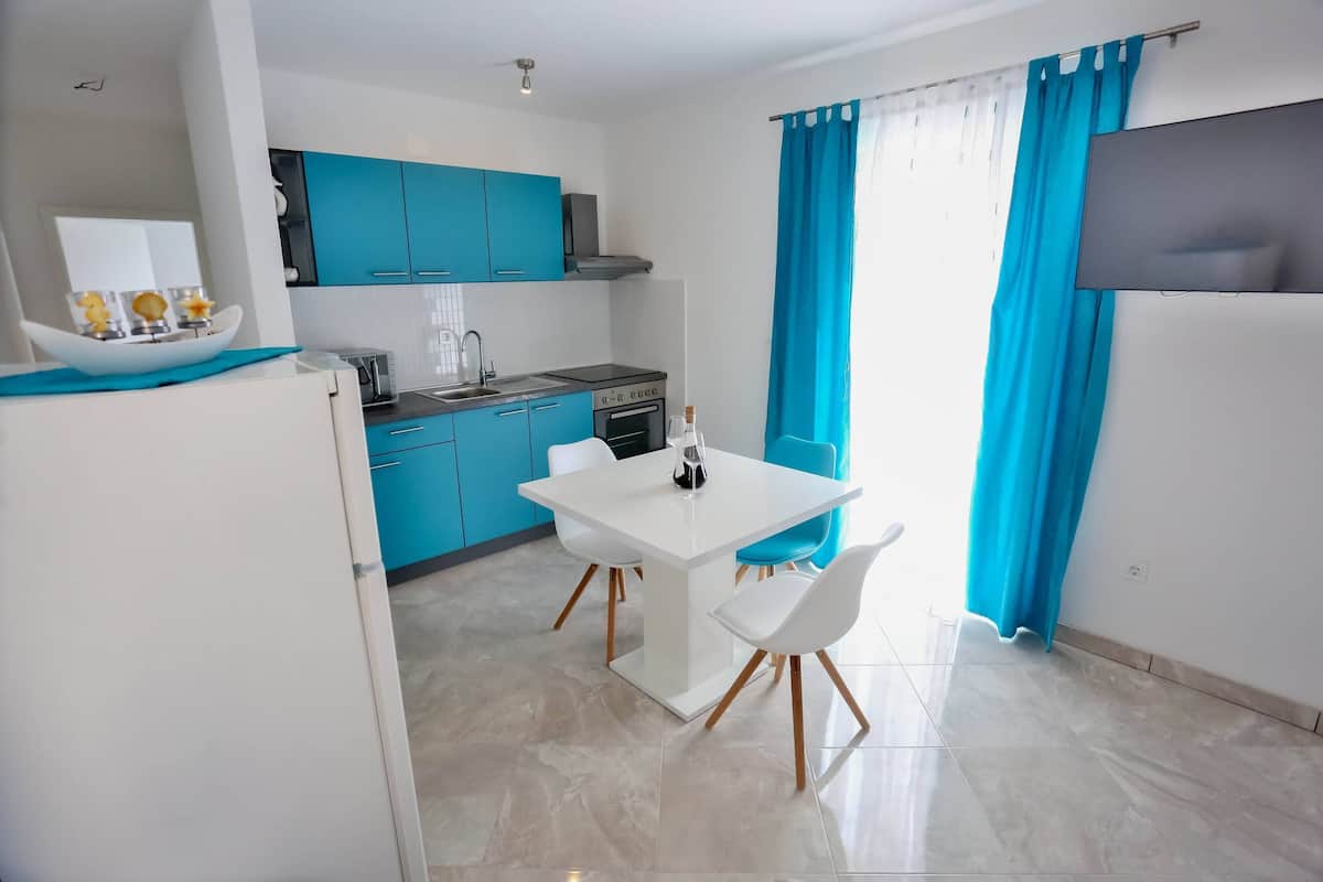Apartment (One Bedroom Apartment A1) | Private kitchen | Fridge, microwave