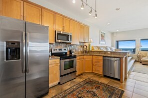 Refrigerador, horno, parrilla de estufa y lavavajillas 