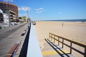 On the beach - Cute, relaxing 1-bedroom oceanfront condo located directly on the Boardwalk with free WiFi and a stunning ocean view! (Ocean City)