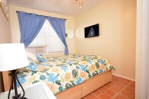 1 bedroom, iron/ironing board, WiFi, bed sheets - Cute, relaxing 1-bedroom oceanfront condo located directly on the Boardwalk with free WiFi and a stunning ocean view! (Ocean City)