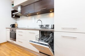 Micro-ondes, lave-vaisselle, bouilloire électrique