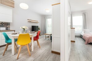 Apartment, 1 Bedroom, Balcony | Ruang makan