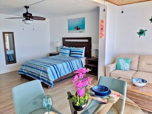 1 slaapkamer, een strijkplank/strijkijzer, gratis wifi, beddengoed