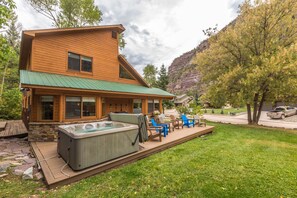 Terrace/patio - Near River | Great Views | Hot Tub | Pet-friendly (Ouray)