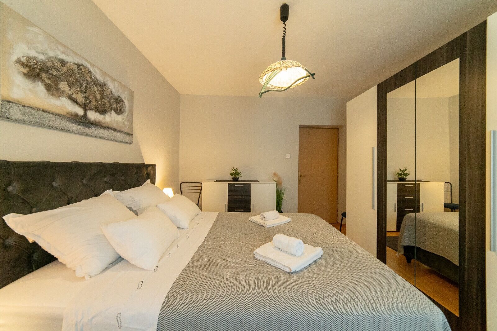 2 bedrooms, iron/ironing board, free WiFi, bed sheets