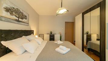 2 bedrooms, iron/ironing board, free WiFi, bed sheets