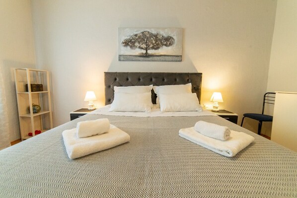 2 bedrooms, iron/ironing board, free WiFi, bed sheets