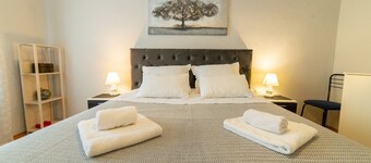 Holiday House Meri with pool in a peaceful area