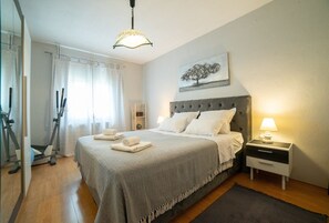 2 bedrooms, iron/ironing board, free WiFi, bed sheets