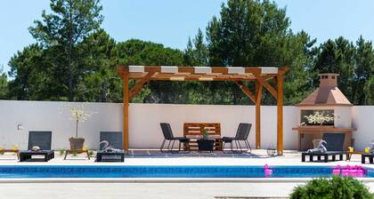 Villa First Hill mit beheiztem Pool