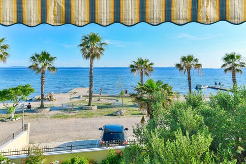 Beachfront Holiday Apartment Inga Blue with sea view