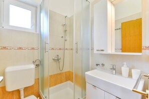Douche, serviettes fournies