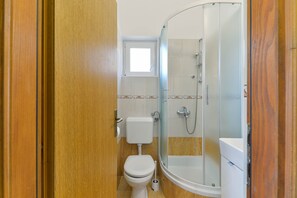 Shower, towels