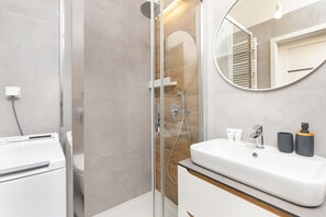 Apartment, 1 Bedroom, Balcony | Bathroom | Shower, towels, soap, shampoo - Apartment Lesmiana Gdansk by Renters (Gdansk)