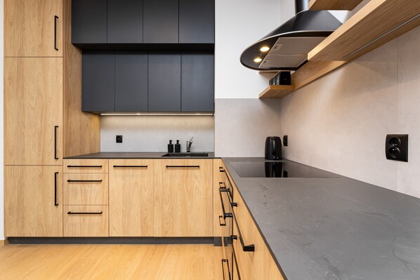 Apartamento, 1 habitación, balcón | Cocina privada | Microondas, horno, lavavajillas y hervidor eléctrico