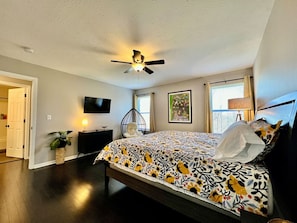 4 bedrooms, desk, iron/ironing board, WiFi - 190 Overbrook Drive · Swanky Swango's Dream Home by Jess (Monroe)