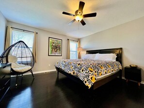 Desk, iron/ironing board, WiFi, bed sheets