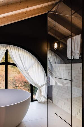 Penthouse | Bathroom | Eco-friendly toiletries, hair dryer, bathrobes, slippers - Nordelaia (Cremolino)