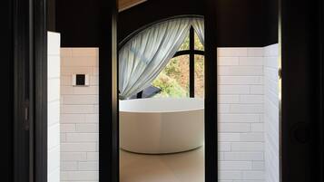 Penthouse | Minibar, in-room safe, desk, free WiFi