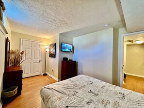 3 عدّة غرف نوم ومكواة/لوح كي وواي فاي وملاءات أسرّة