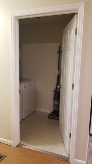 A laundry room with a washing machine, a dryer, and a vacuum cleaner. - 260 Overbrook · Jason's Attached home (Monroe)