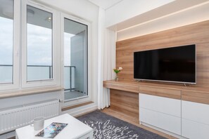 Flat-screen TV, DVD player - Aquamarina Onyx Apartments by Renters (Miedzyzdroje)