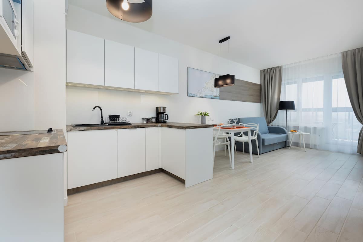 Departamento, 1 habitación, balcón, vista al mar | Área de sala de estar | Televisión de pantalla plana y reproductor de DVD