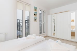 Apartment, 1 Schlafzimmer, Balkon, am Strand | 4 Schlafzimmer, Bettwäsche