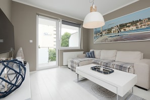 Apartment, 1 Bedroom, Balcony, Beachside | Living room | 40-inch TV with cable channels