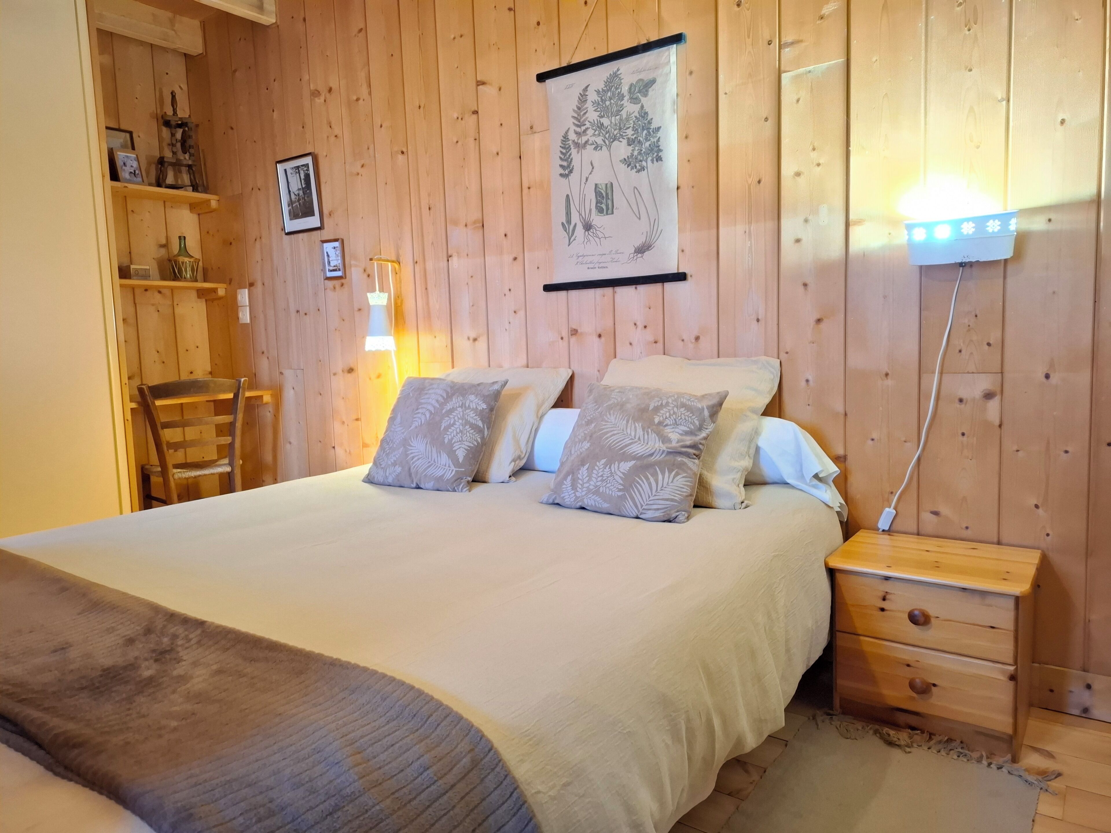 1 bedroom, desk, free WiFi, bed sheets