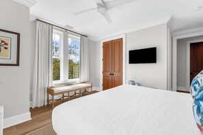 4 bedrooms, iron/ironing board, internet, bed sheets