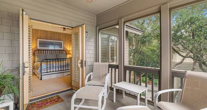 Beachside Treehouse, spectacular ocean view on popular Surfsong Rd