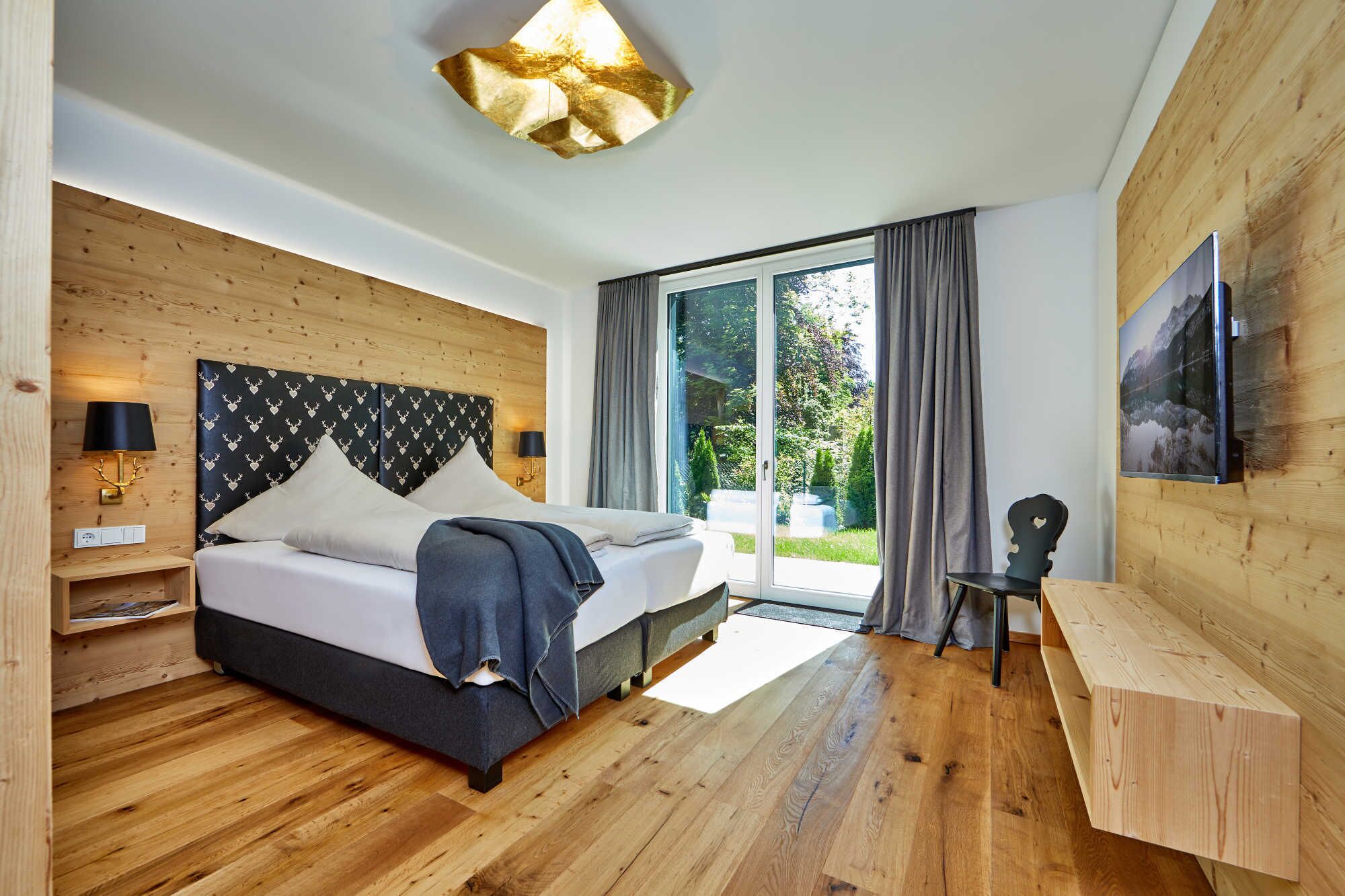 3 Schlafzimmer, Schreibtisch, Bügeleisen/Bügelbrett, Reisekinderbett