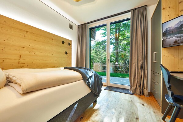 3 Schlafzimmer, Schreibtisch, Bügeleisen/Bügelbrett, Reisekinderbett
