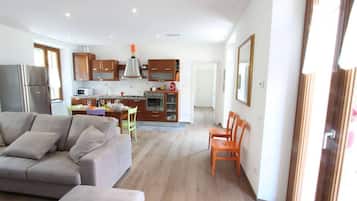 Lägenhet | Vardagsrum | 30-tums tv med digitalkanaler