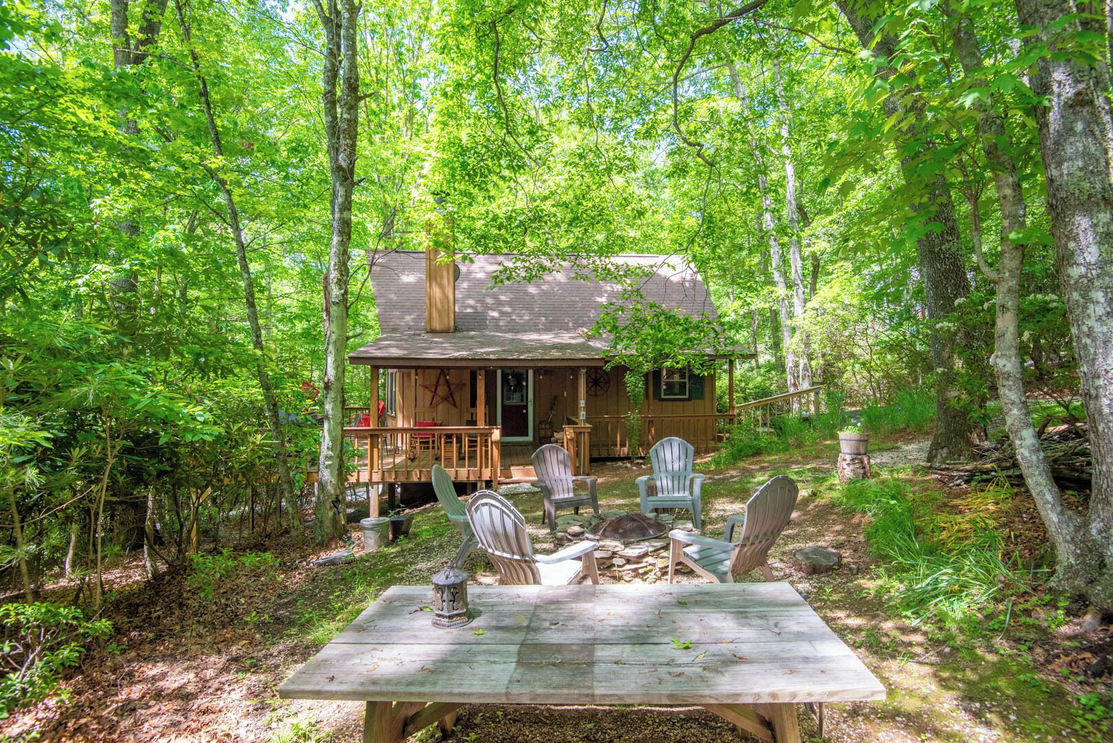 Emelca Inn at Fleetwood Falls - Wrap Around Porch